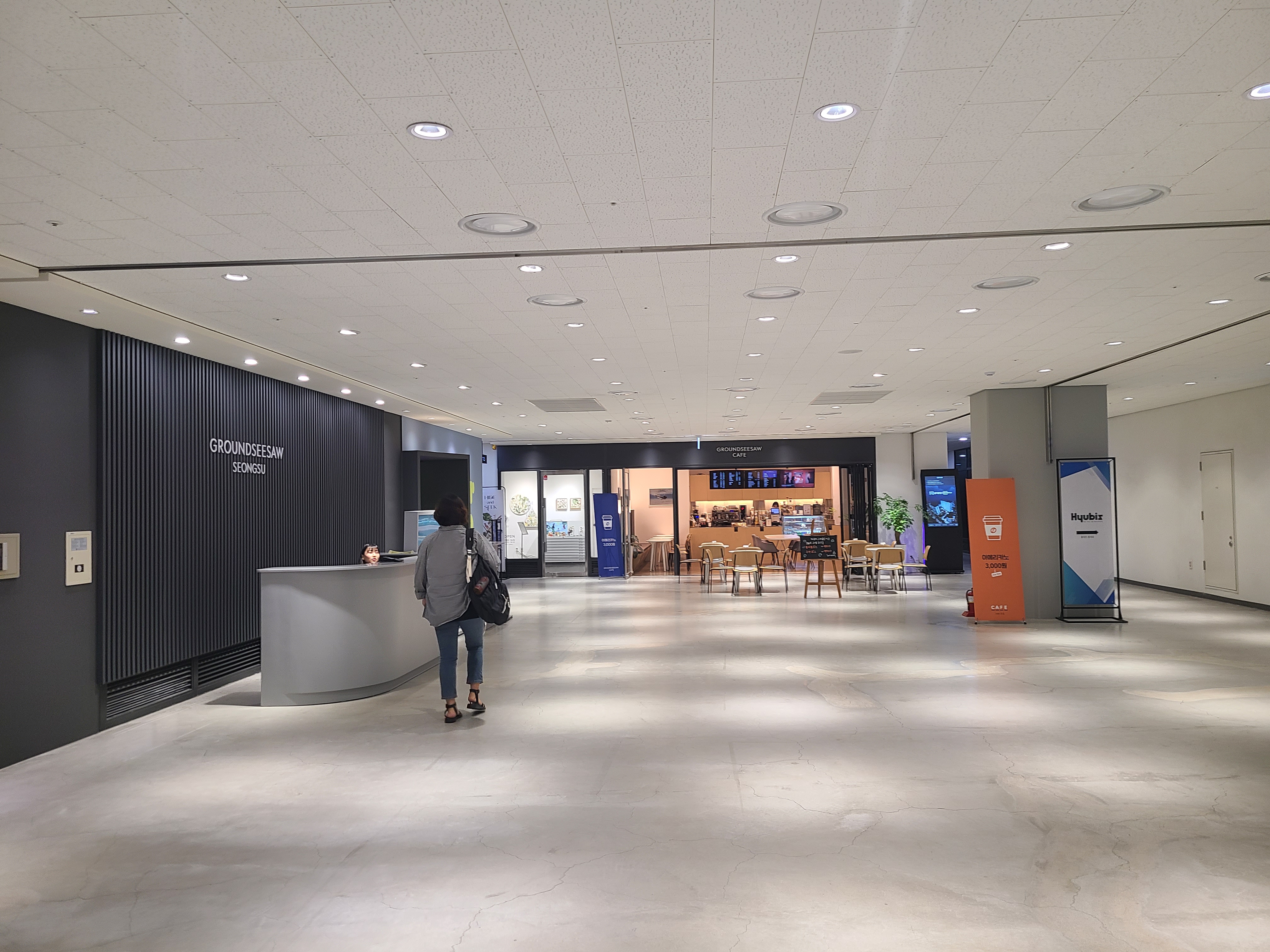 성수 생각공장 데시앙플렉스 지하2