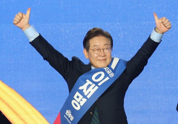 이재명 경선, 민주당 대선 후보, 충청권 경선, 김동연 김경수, 민주당 권리당원, 대의원 투표, 이재명 대세론, 당심과 민심, 정치 칼럼, 정당 내 계파, 대선 후보 단일화, 경선 구조 분석, 2025 대선 경선, 민주당 전략, 윤석열 정부 평가, 정권교체 흐름, 민주당 여론조사, 민주당 조직력, 민주당 후보 확정, 이재명 독주