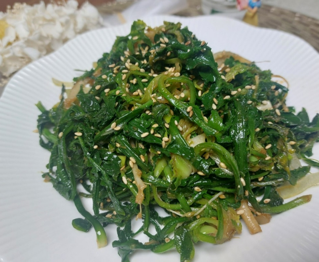 3월에 먹으면 좋은 제철 음식의 종류 Top 10 (봄철 음식) 두릅 냉이 쭈꾸미 취나물 씀바귀 바지락 달래 소라 부추 쑥