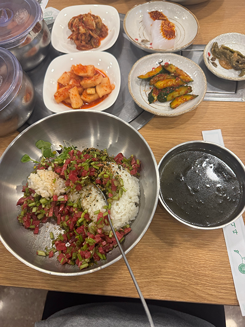 삼성동 이모네뭉티기 육사시미비빔밥