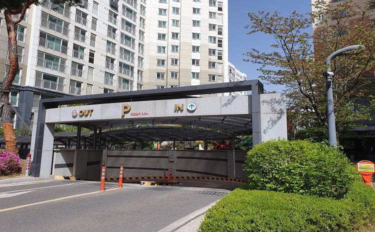 마곡힐스테이트 주차장 입구