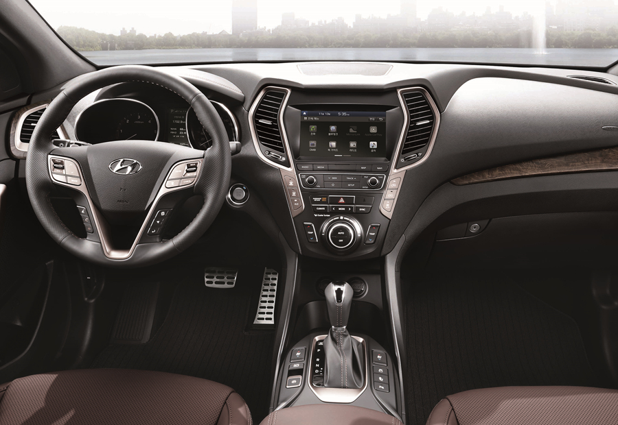 2018년 맥스크루즈 실내 1열 센터 사진