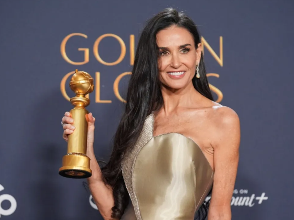 골든 글러브 여우주연상을 수상한 데미 무어