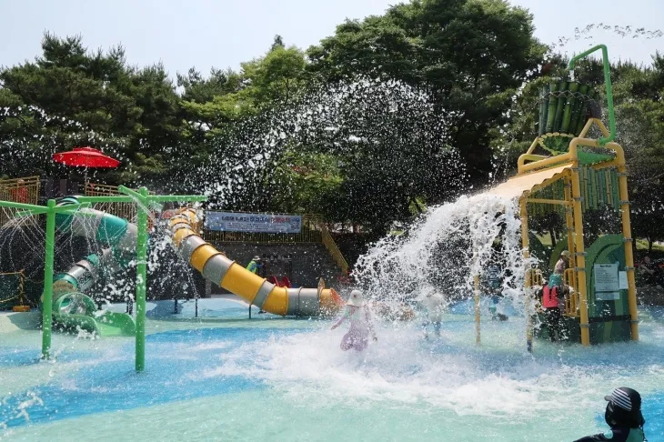 무료 물놀이 시설 이미지