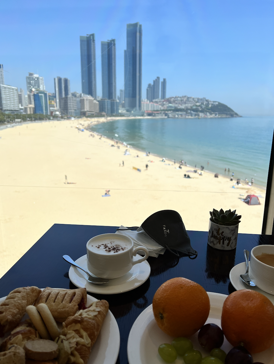 웨스틴 조선호텔 라운지에서 해운대를 바라본 모습