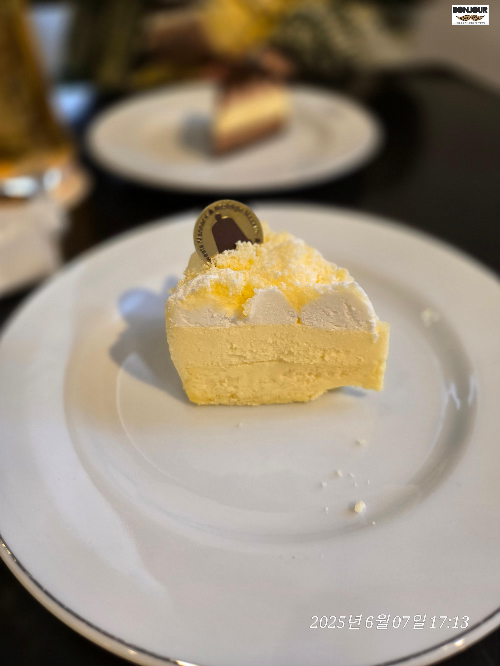 르타오 본점의 상징으로 볼 수 있는 치즈케이크 메뉴가 나온 모습