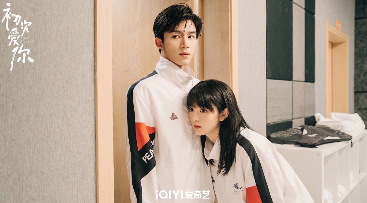 초자애니-왕성월과 전희미- 전희미가 왕성월 심장소리 듣는모습