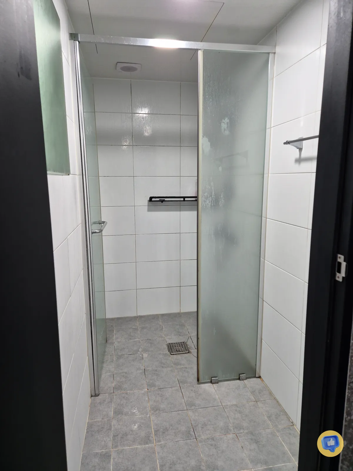 짐티피 샤워실 내부