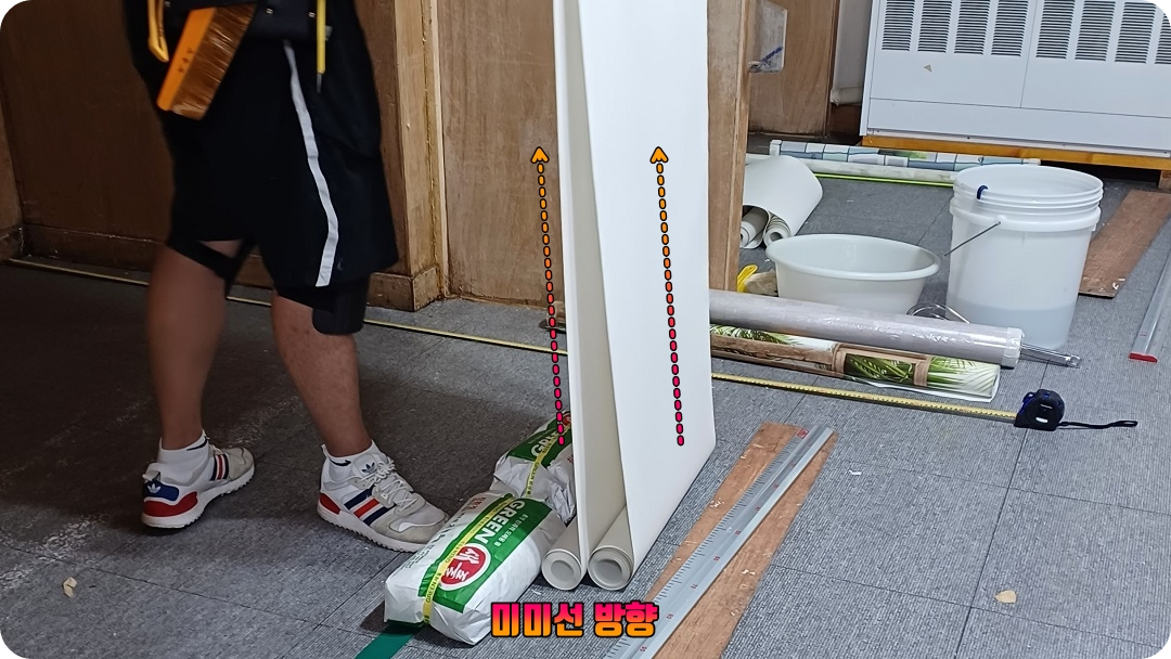 소폭지-2롤을-함께-들어올리는-모습