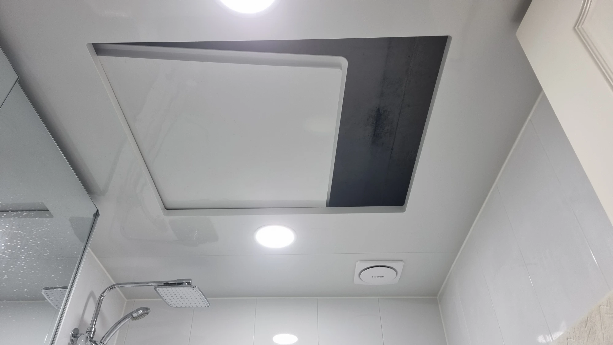 욕실 천장 구멍