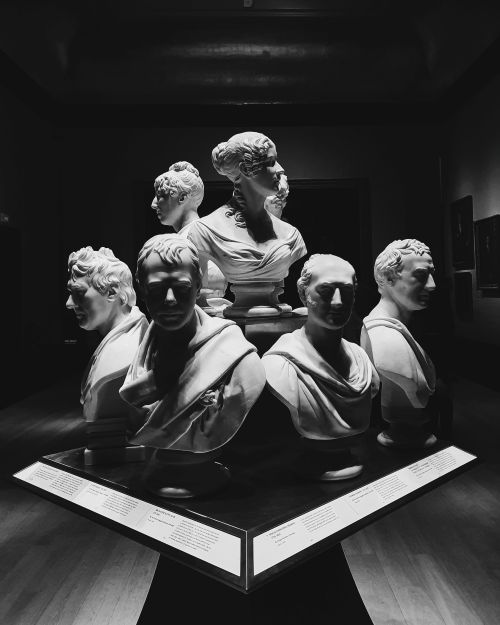 예술과 철학의 만남, 미술이 사유를 담아내는 방식에 대한 고찰