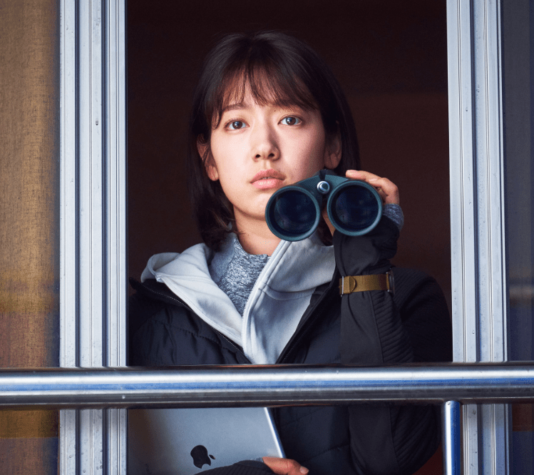 망원경을-들고-있는-유빈