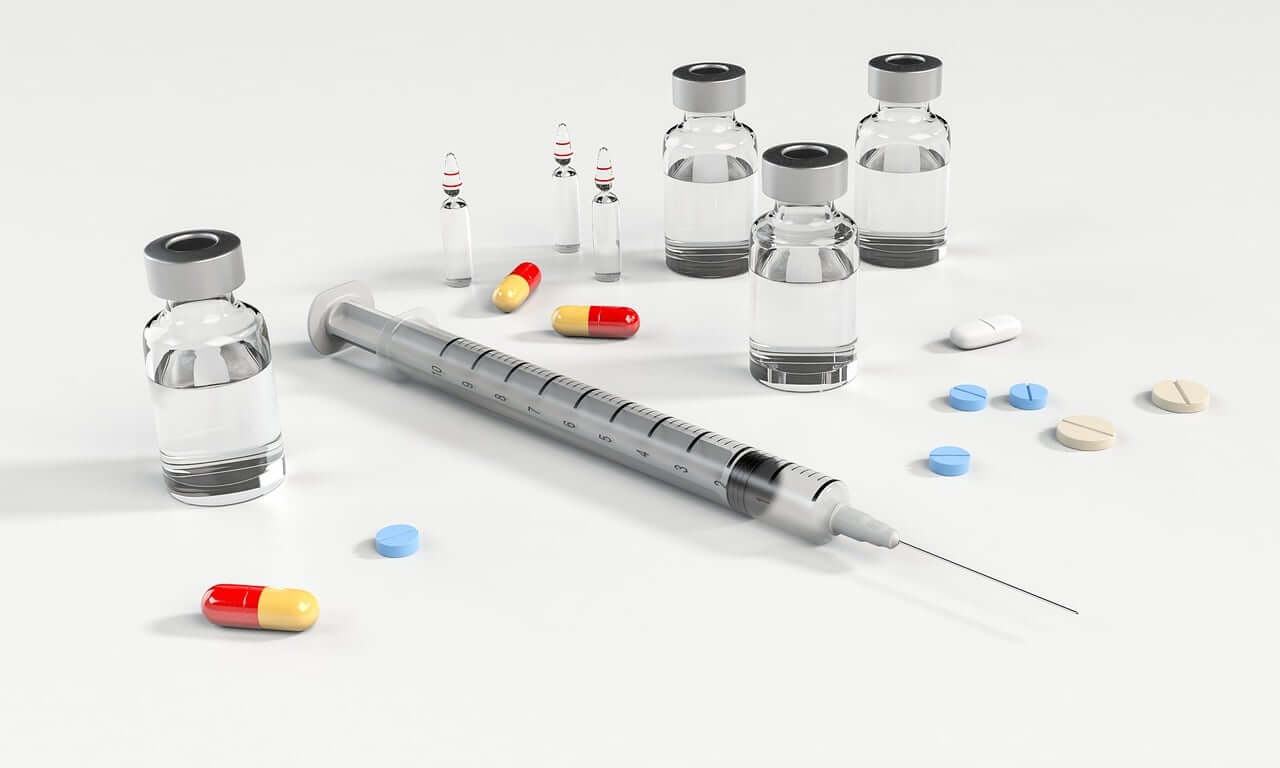 건강보장 급여의 종류 - 현물급여와 현금급여&#44; 행위별 수가제&#44; 총액예산제&#44; 일당 정액제&#44; 포괄 수과 방식&#44; 인두제
