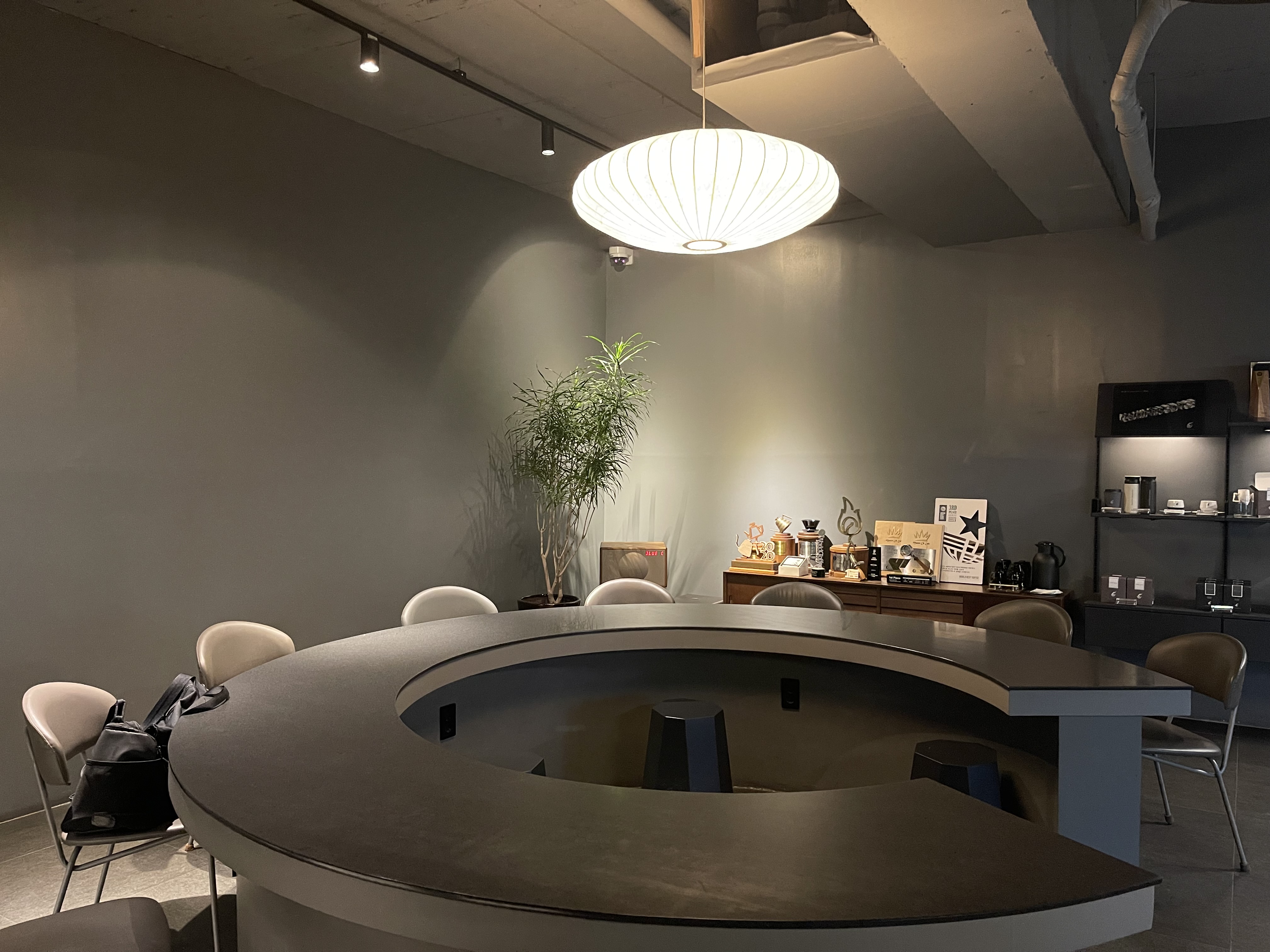 시그니처 로스터스 내부