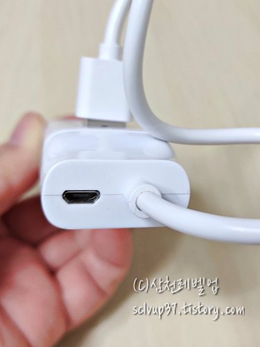 다이소 USB 허브 4 포트 화이트 색상 마이크로 5핀 포트