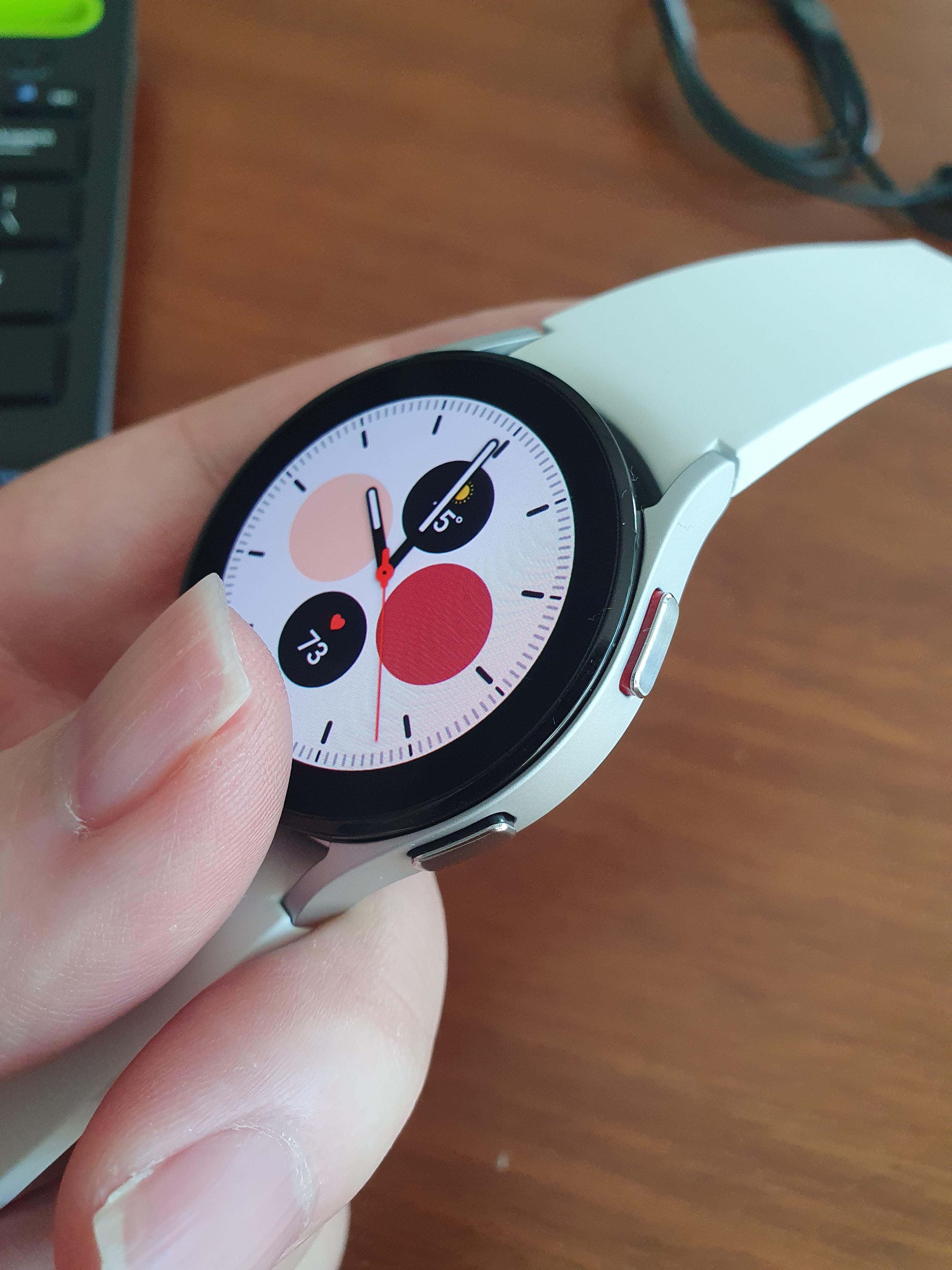 갤럭시 워치4 실버 버튼