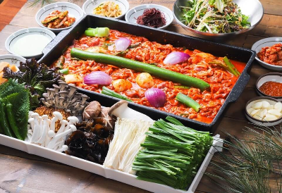 오리백숙 완성된 것도 반찬세트