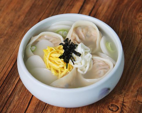 떡만둣국