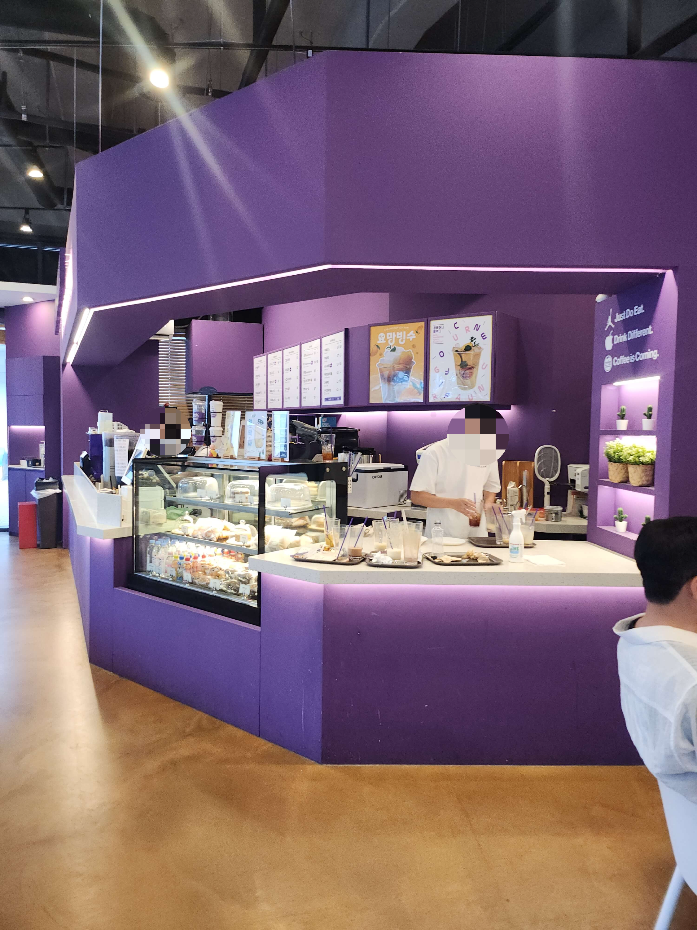 올림픽공원 콘서트홀 옆 커핀그루나루 내부 모습