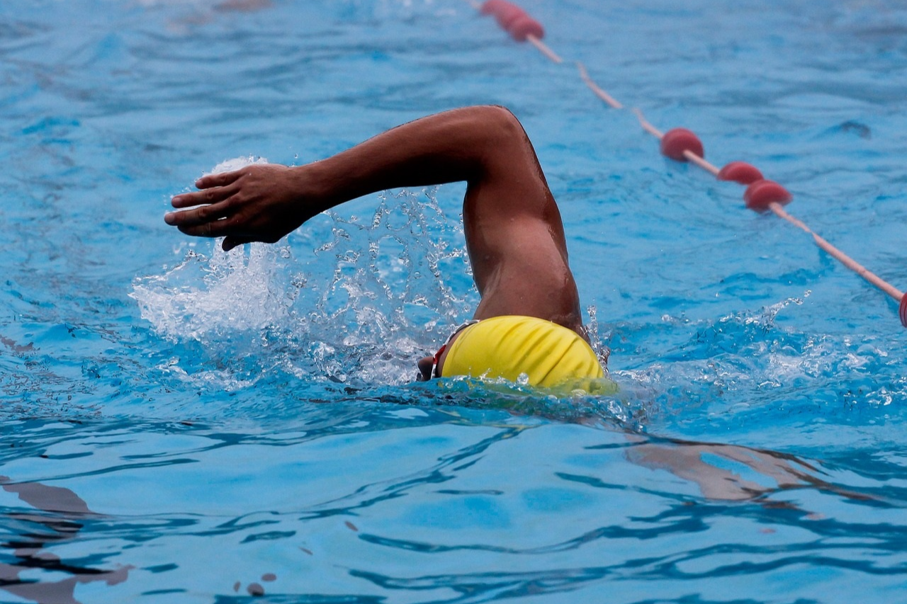 자유형 수영에서 효율적인 "Catch and Pull" 테크닉 가이드