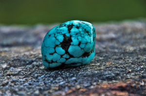터키석(Turquoise): 하늘빛 보석의 신비한 매력