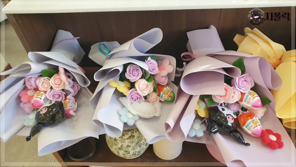 쿠로미-꽃다발-전시