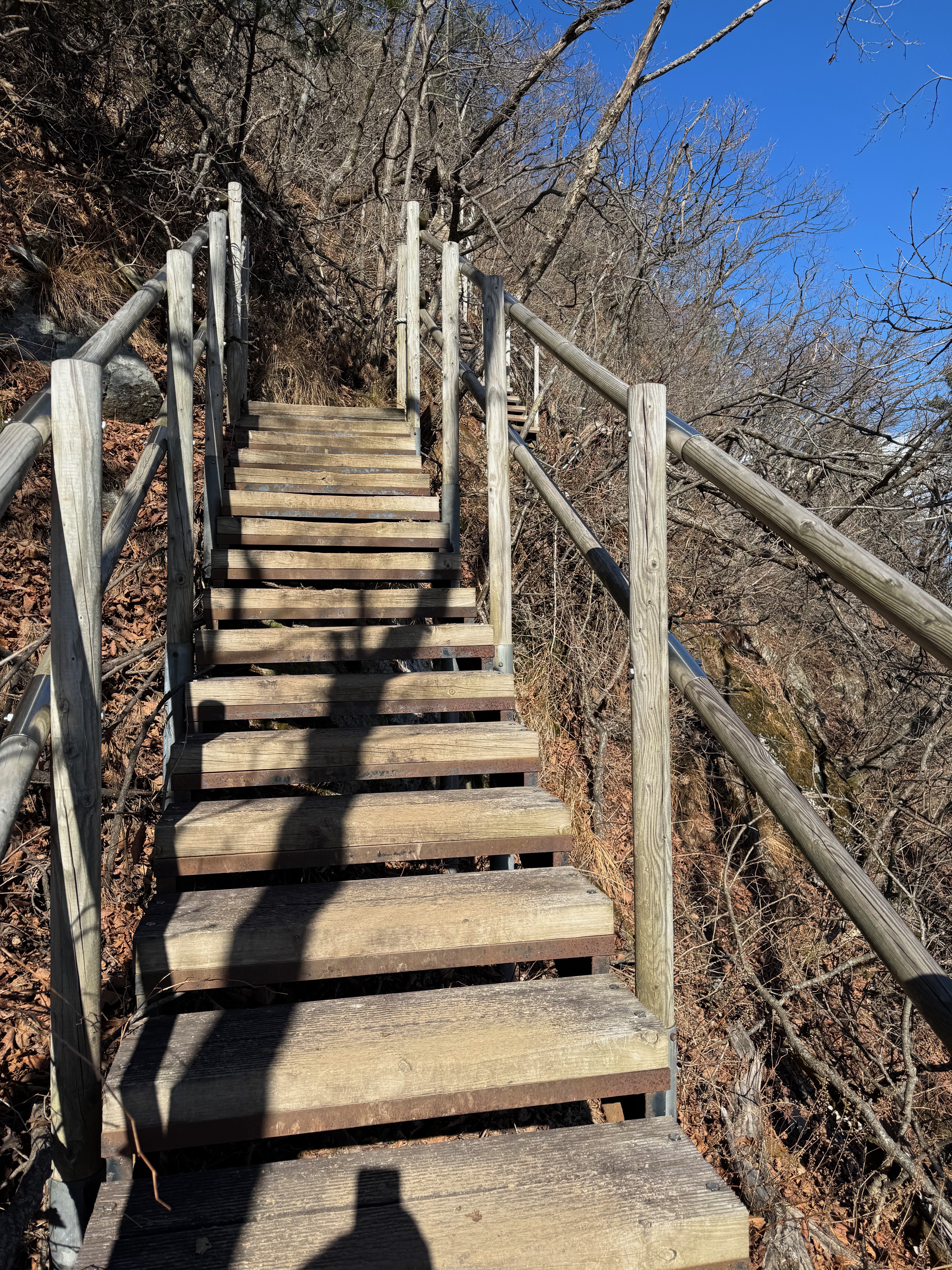 명지산 정상가는 계단길