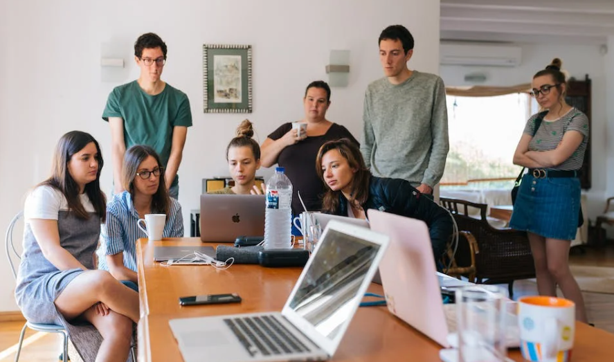 주69시간-일하는-사람들