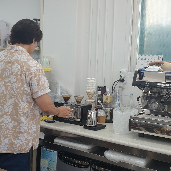증가로 커피공방: 홍은동 명지전문대학 근처 로스터리 카페_추출 장면