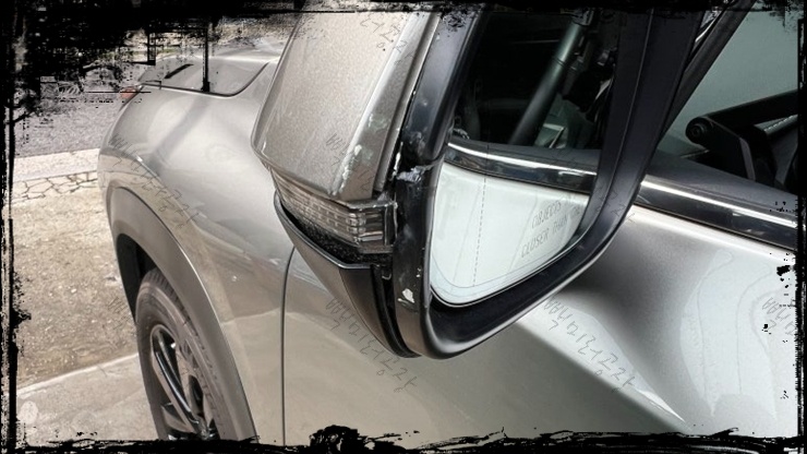 렉서스 NX 사이드미러 수리 전