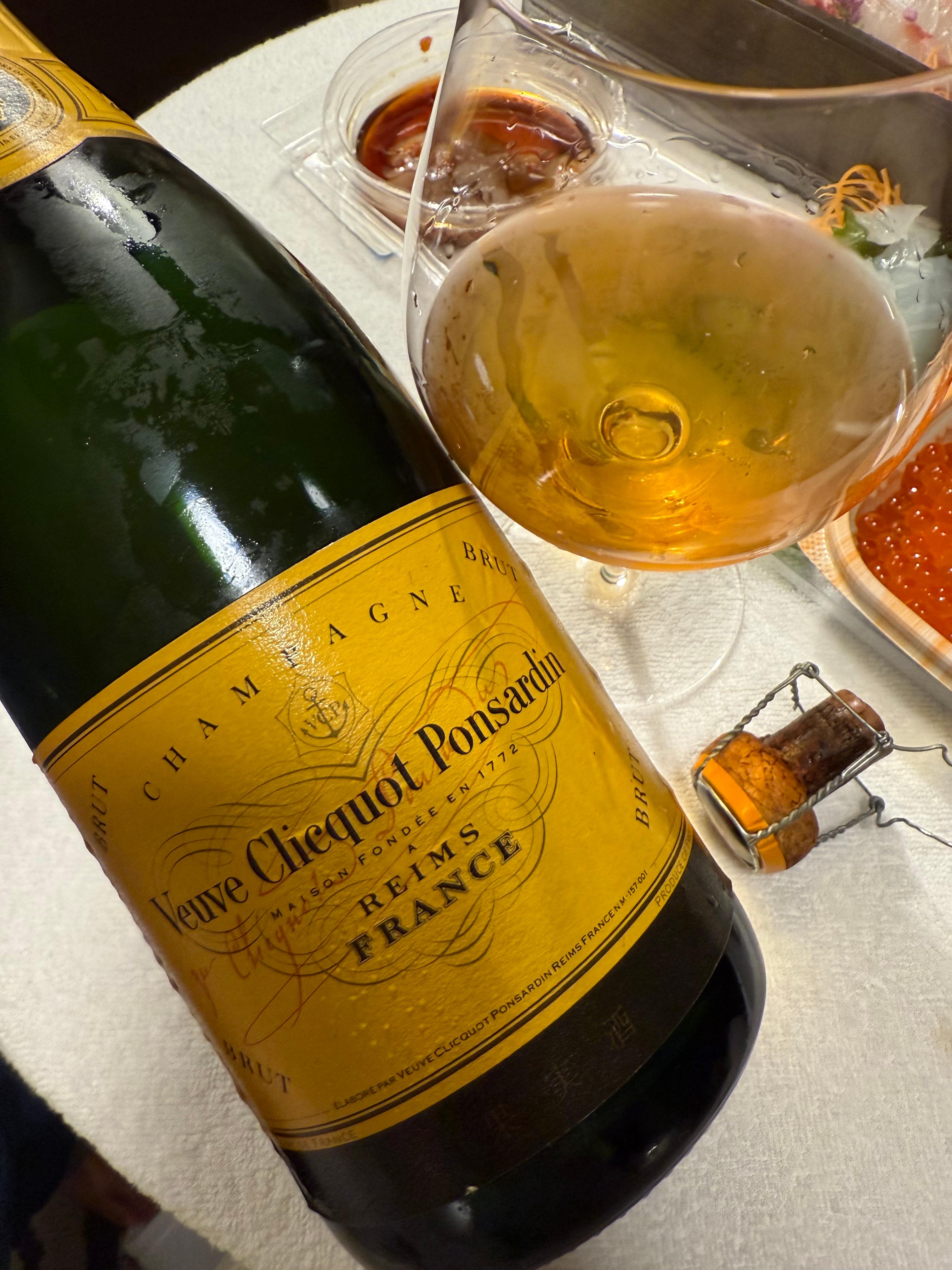 Veuve Clicquot Ponsardin Brut Yellow Label (1990s–early 2000s Release), Champagne, France๏ฝ๋ต๋ธ ํด๋ฆฌ์ฝ ํ์ฌ๋ฅด๋น ๋ธ๋คผ ์๋ก์ฐ ๋ผ๋ฒจ (1990๋
๋~2000๋
๋ ์ด๋ฐ)