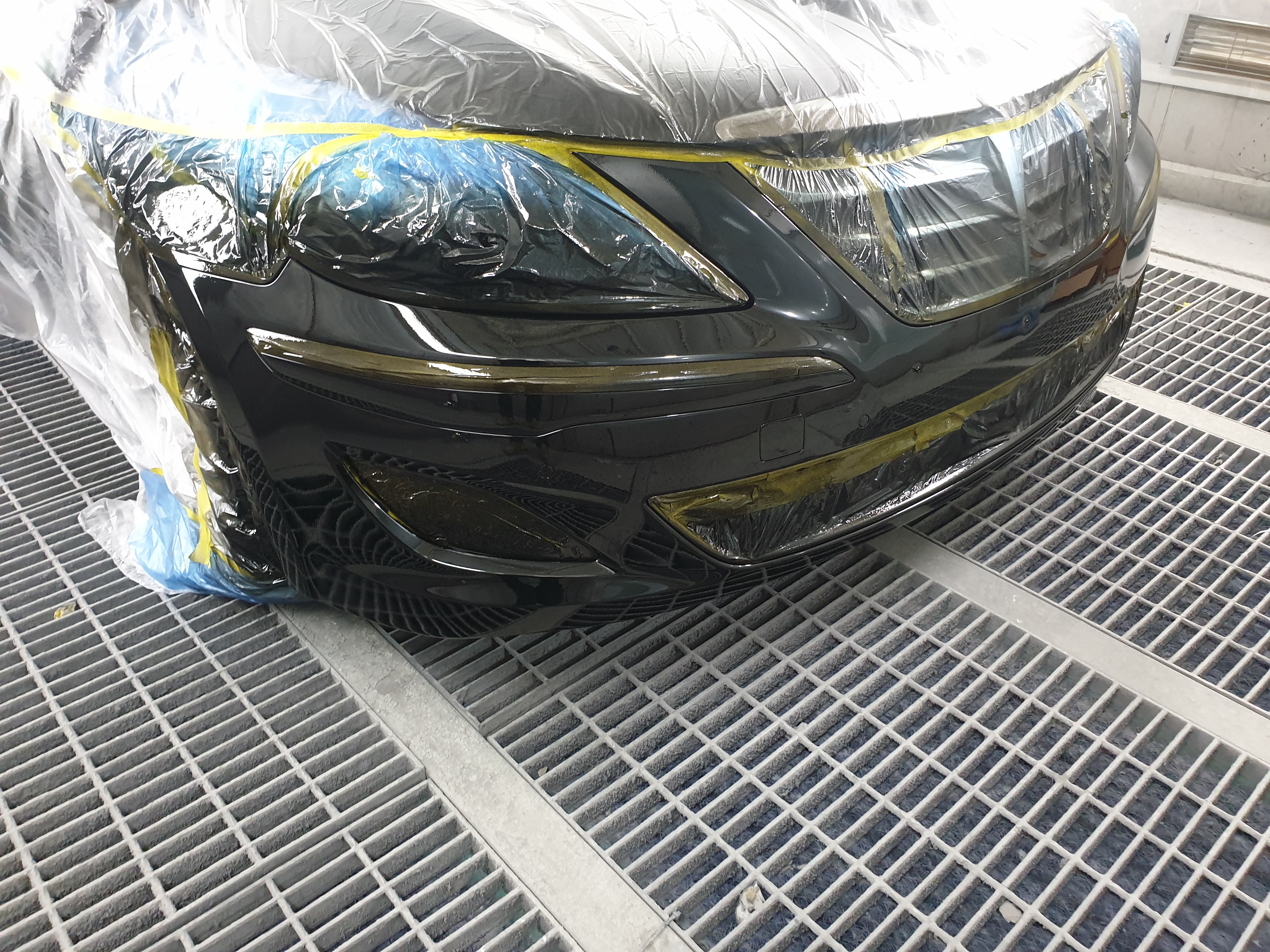 앞 범퍼 도장 완료