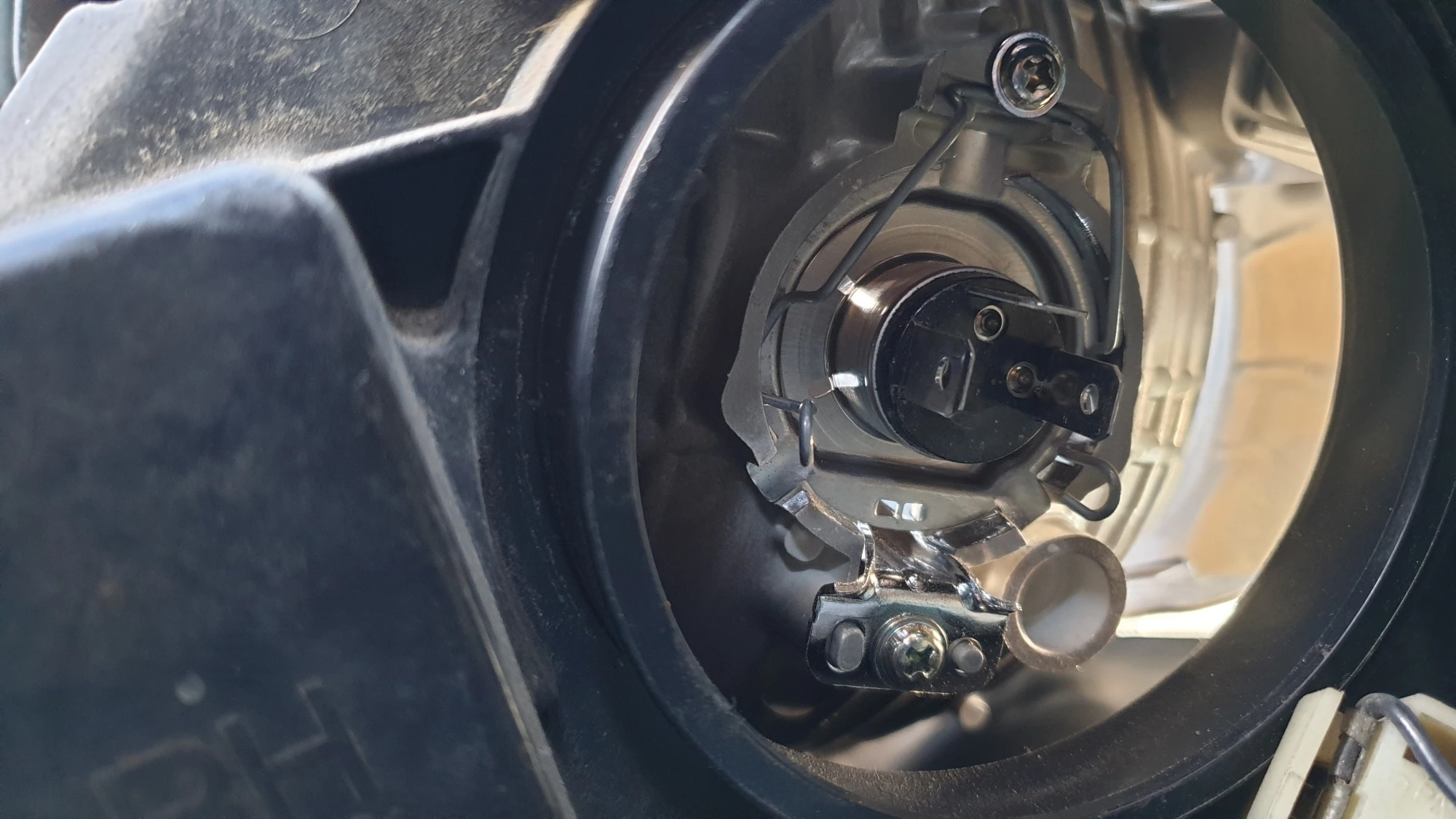 램프 고정 클립 걸어놓은 모습