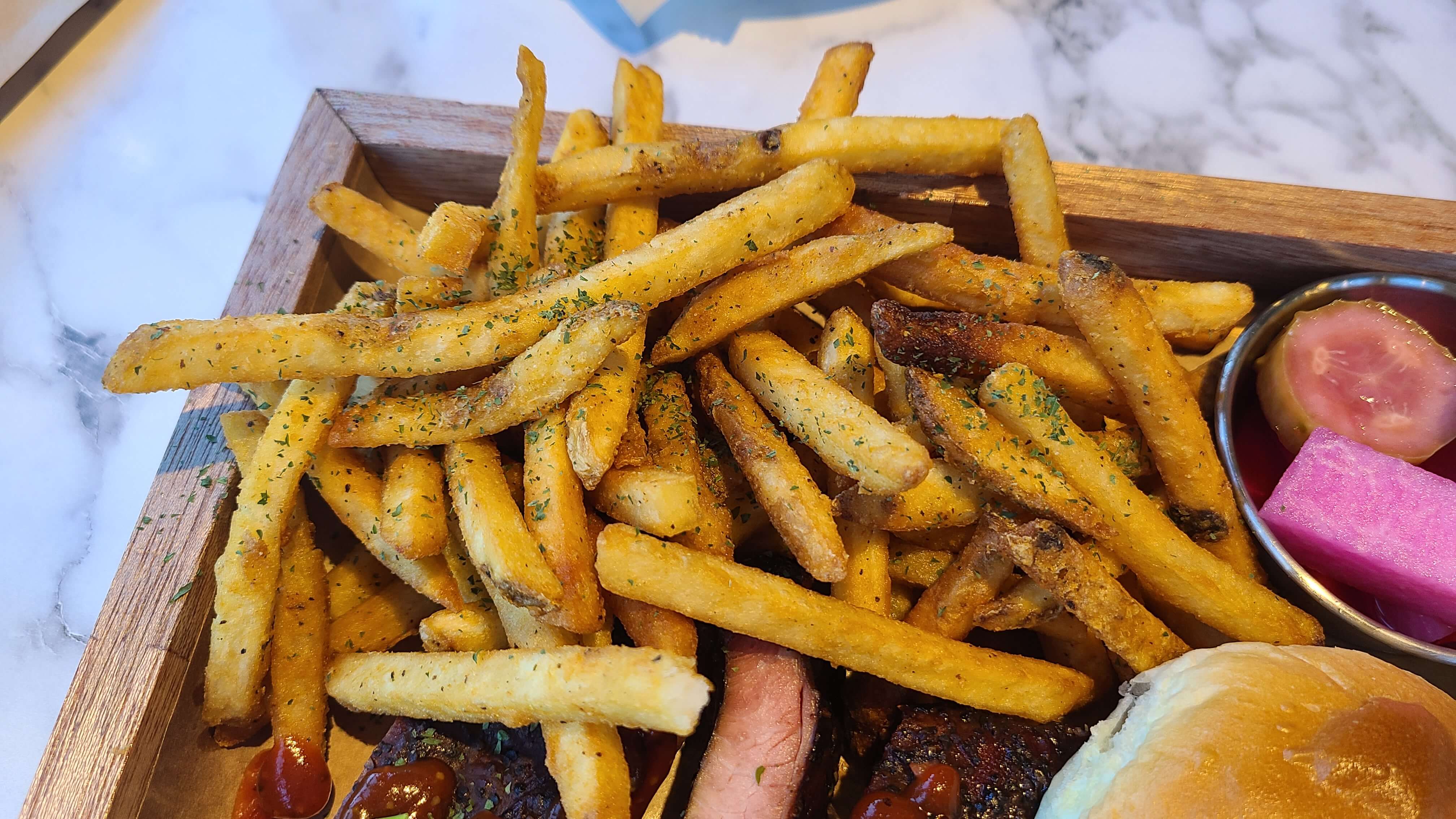 태안-웨스트힐-바베큐-하우스-감자튀김