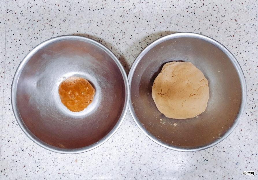 비스킷과 모카빵 반죽하기