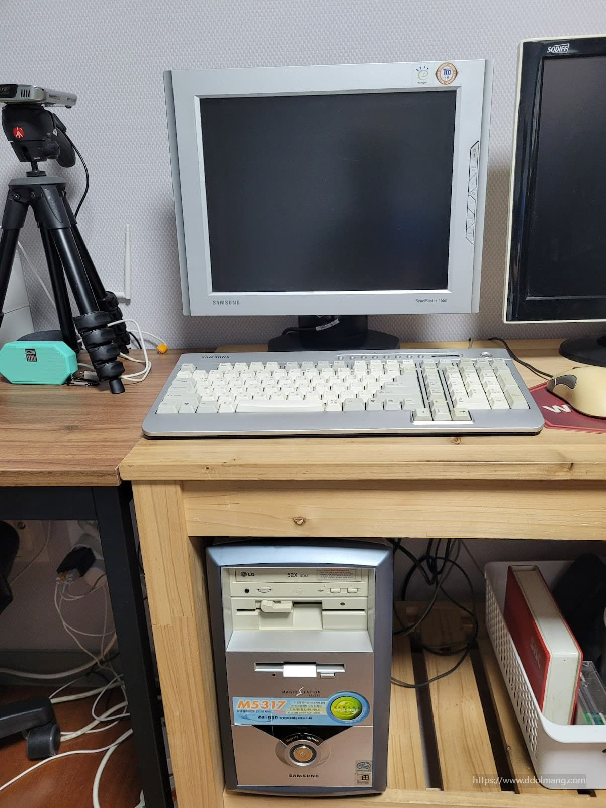 PC에 장착된 5.25인치 디스크 드라이브