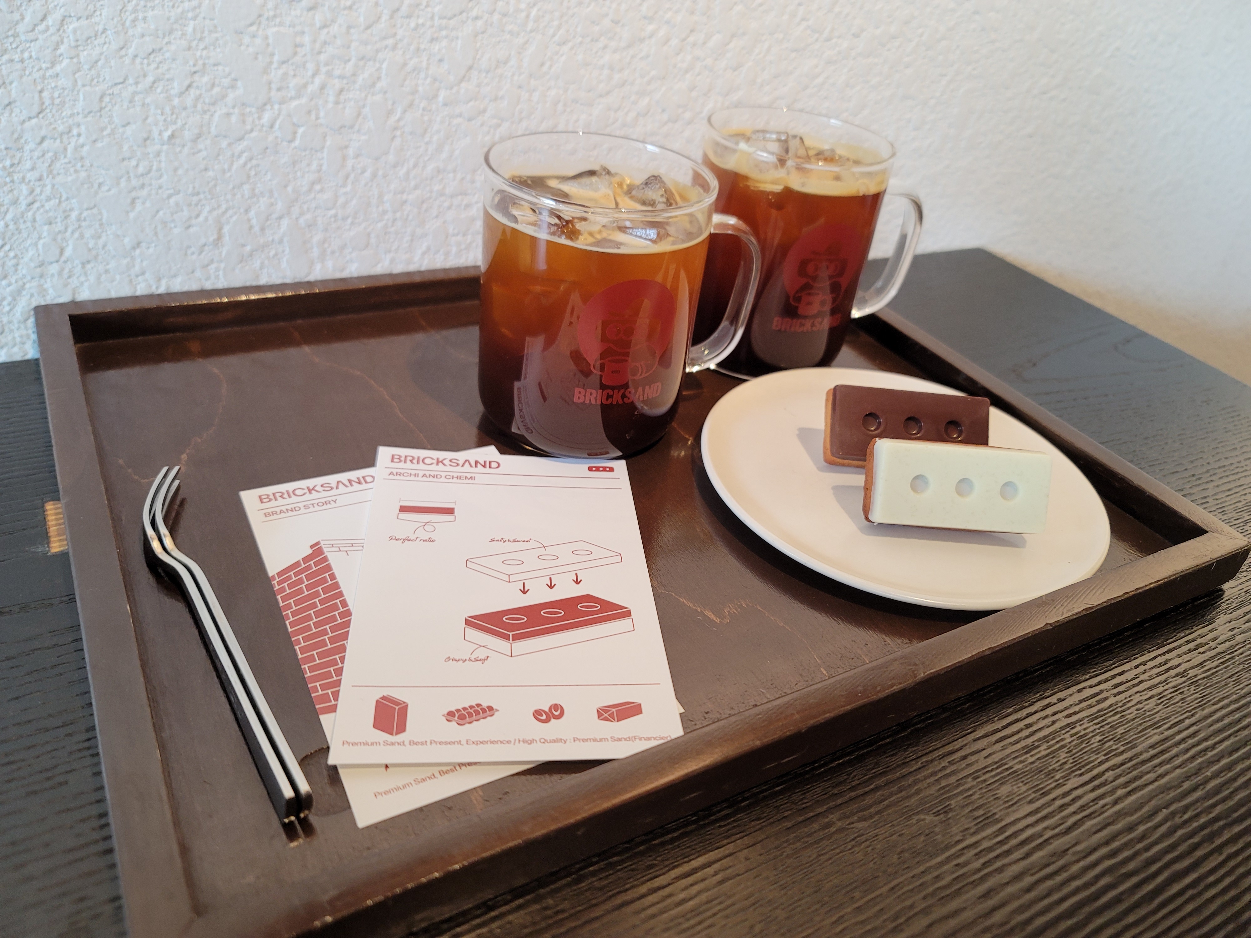 브릭샌드 커피와 브릭 디저트