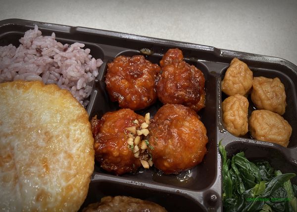 GS25 편의점 혜자로운 집밥 너비아니 & 닭강정 도시락 2023년 4월 반찬 구성(닭 강정)