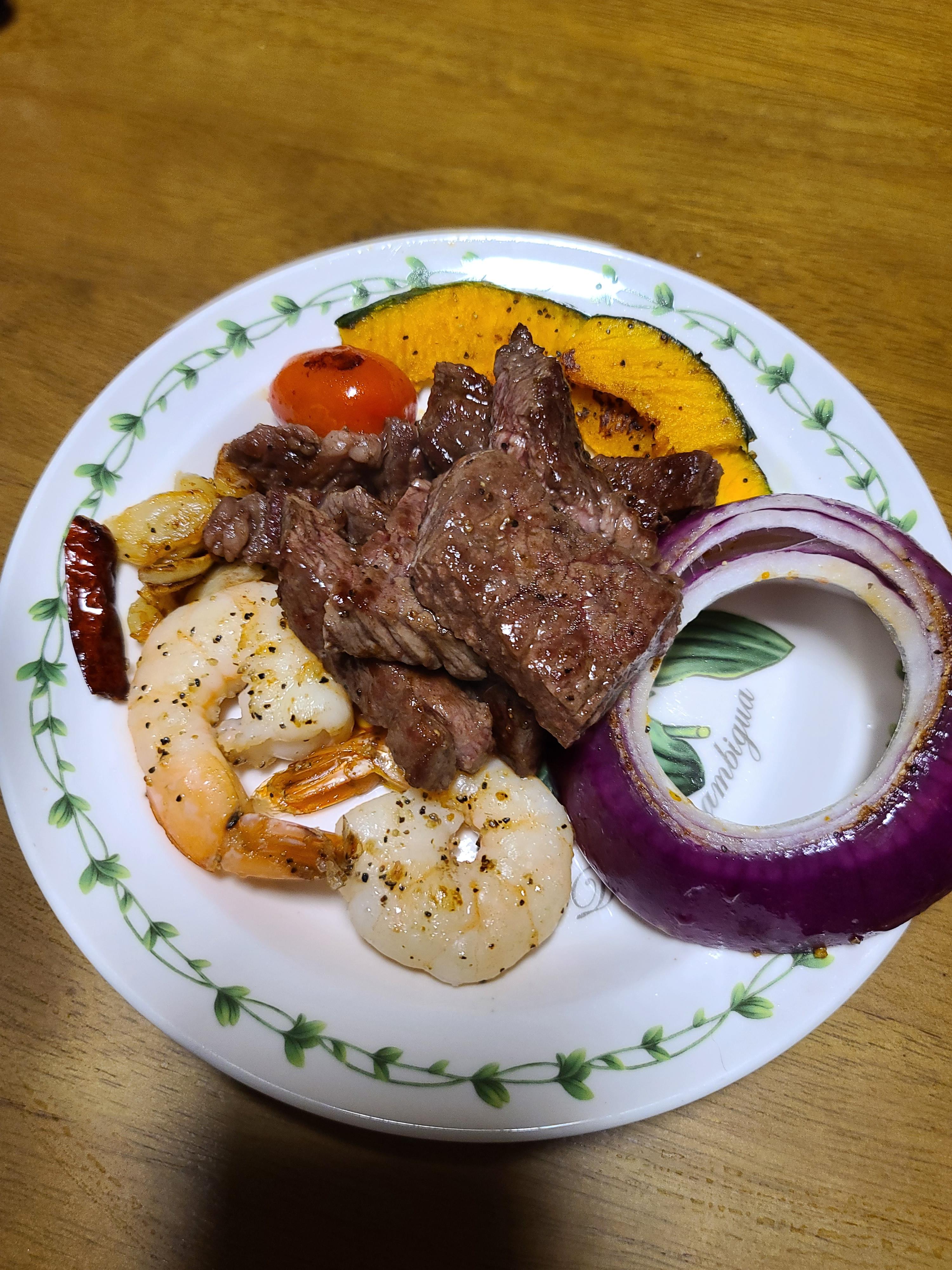 주말에먹은 음식들. 스테이크, 딸기, 귤,,