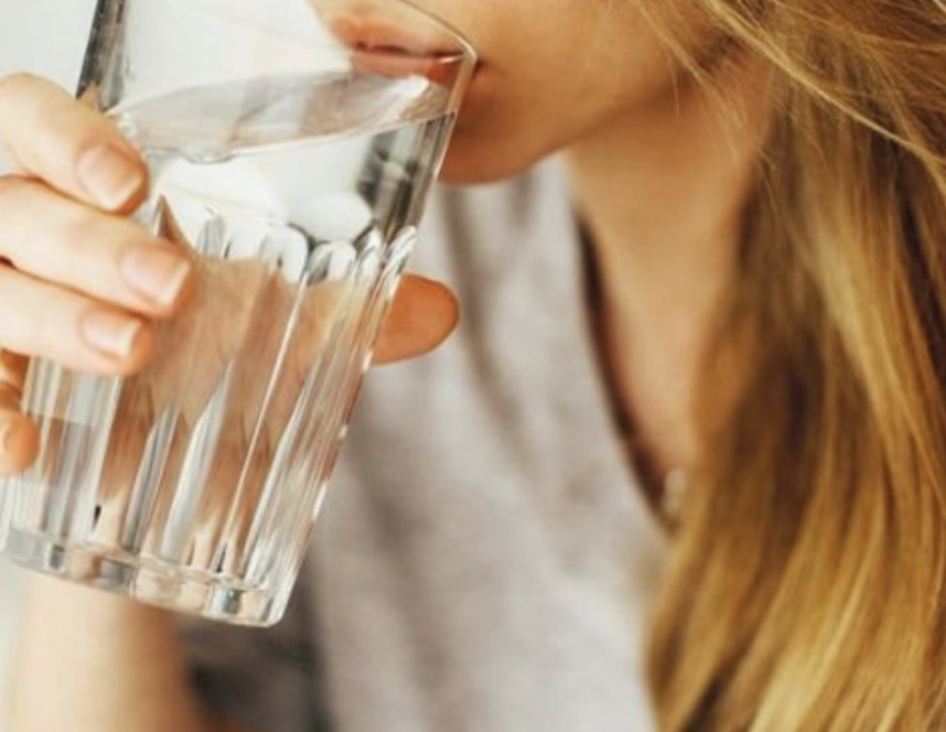 구각염: 원인, 증상, 치료 및 예방