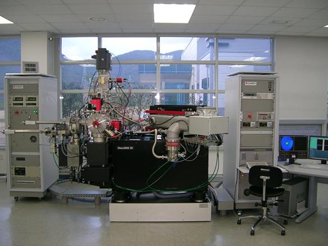 이차 이온질량분석기 관련 이미지