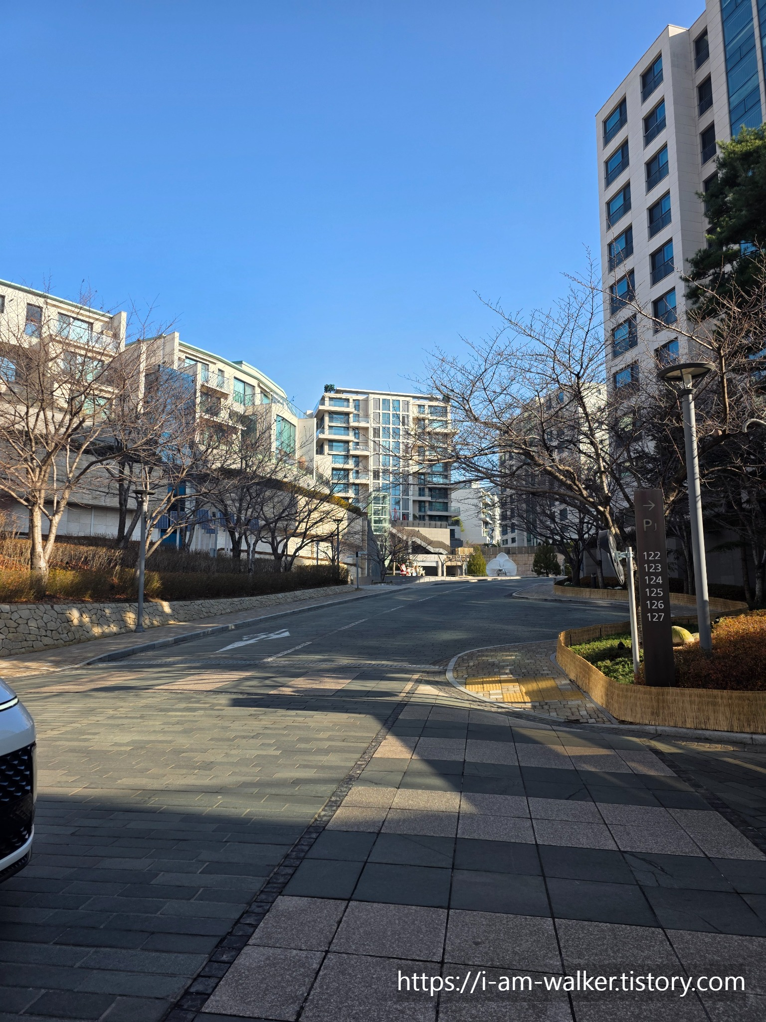 한강진역, 한남초교보도육교, 한남더힐, 한남동산책, 도심걷기, 겨울산책, 오전걷기, 서울걷기, 연말풍경, 새해준비