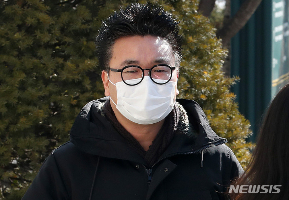 서울의 소리 이명수 기자가 지난 1월20일 오후 서울 양천구 서울남부지방법원에서 열린 '김건희 통화 7시간' 관련 방영 금지 가처분 신청 심문기일에 출석하고 있다. (사진= 공동취재사진) [사진=뉴시스]