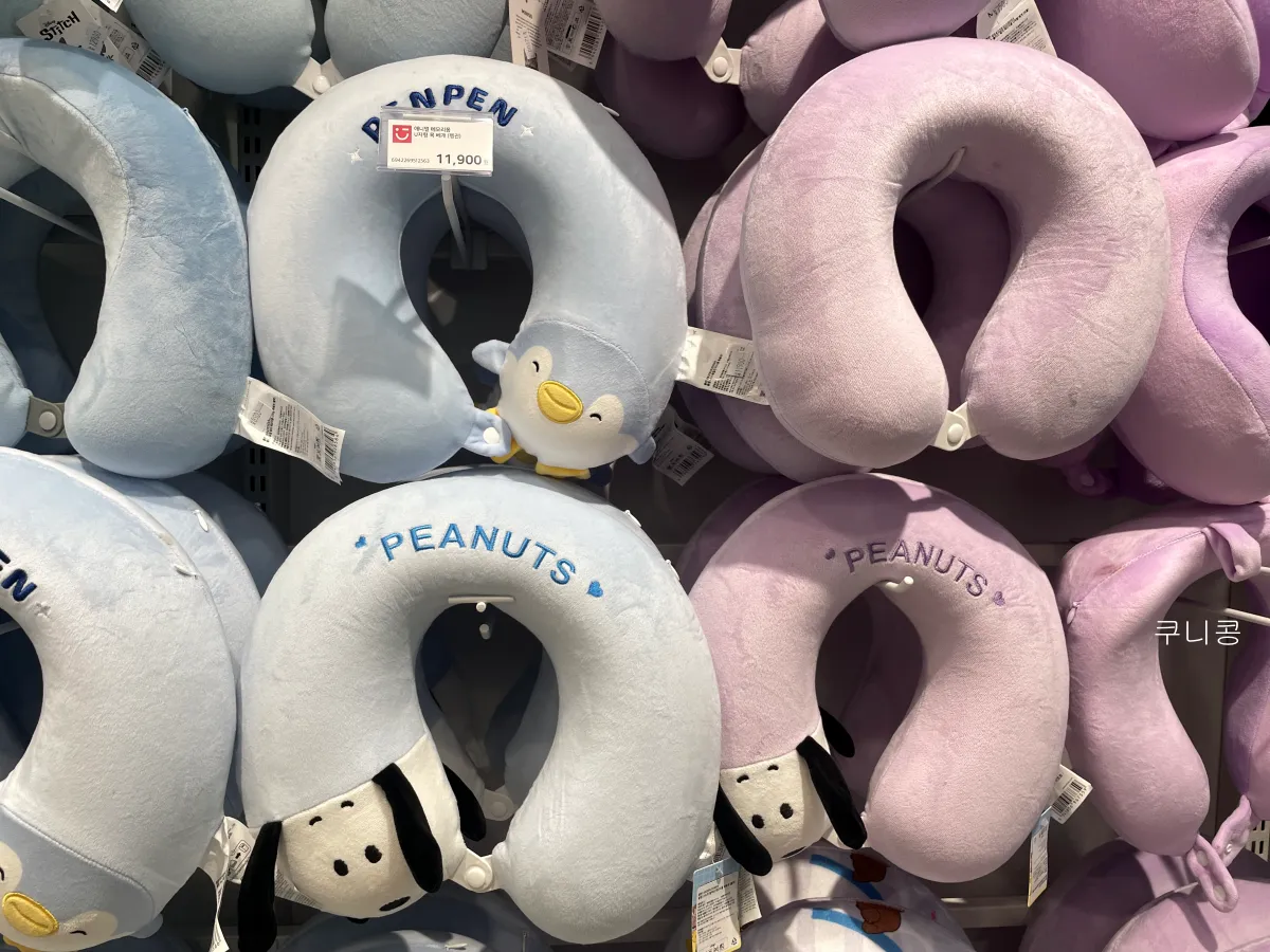 해리포터-미니언즈-스누피-캐릭터-굿즈-소품-구경하기-좋은-미니소-대학로점