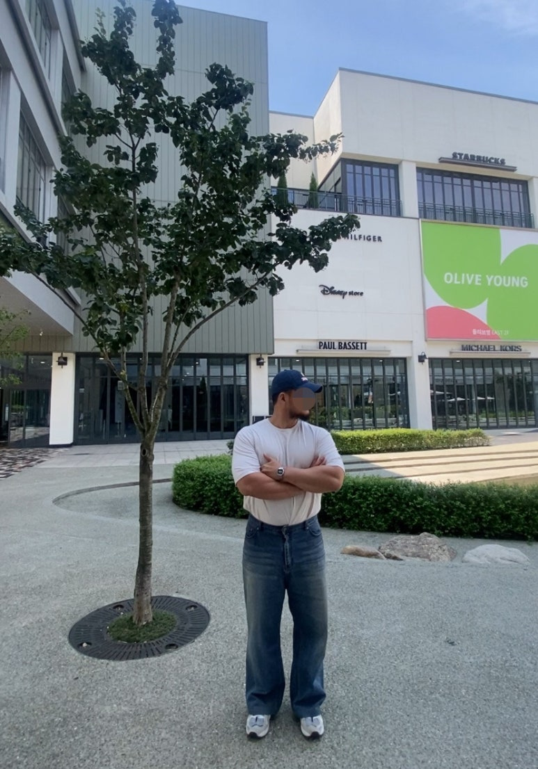 데일리룩(2025. 8. 27.)휴먼앤캣 파운드3 스톤 워시드 볼캡, 무신사스탠다드 기본 티셔츠, 카시오 158W-1 실버, 에러스익셉티드 왁스드 데님팬츠, 아식스 젤 카야노 5G