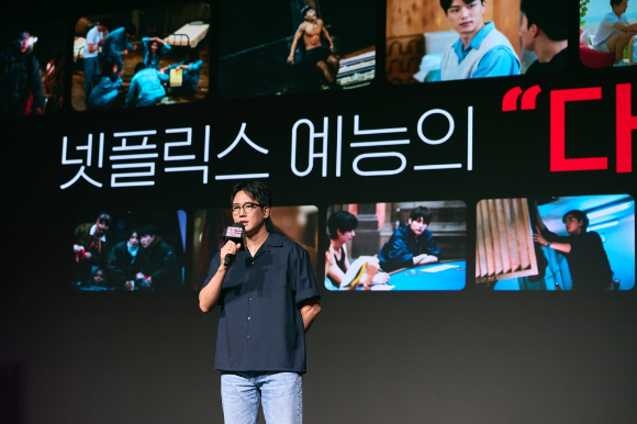 유기환 디렉터가 2일 열린 '넷플릭스 예능 페스티벌'에서 포즈를 취하고 있다. [사진=넷플릭스 코리아]