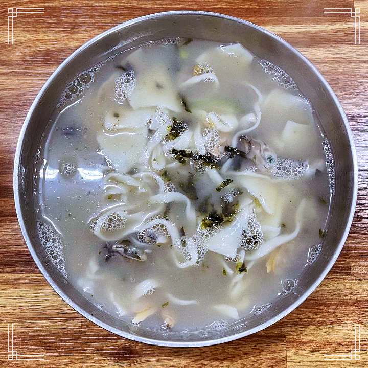 토요일은 밥이좋아 시흥 목감 해물칼국수 맛집 굴 바지락 오만둥이 육수 3대장 칼국수 수제비 칼제비 현지인 추천 토밥 좋아 방송정보