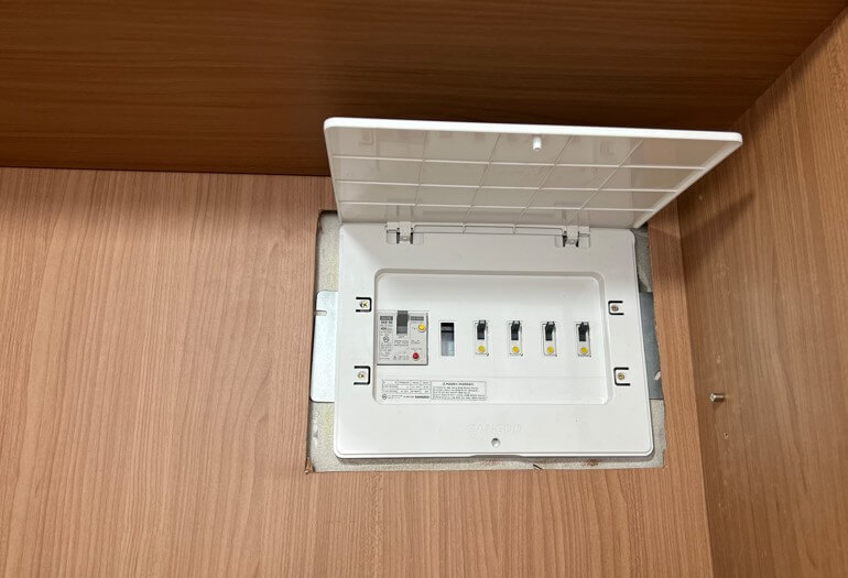 전기 조명공사 두꺼비집 변경