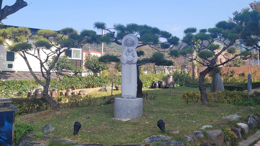 영광성당 성모동산 성모자상 사진