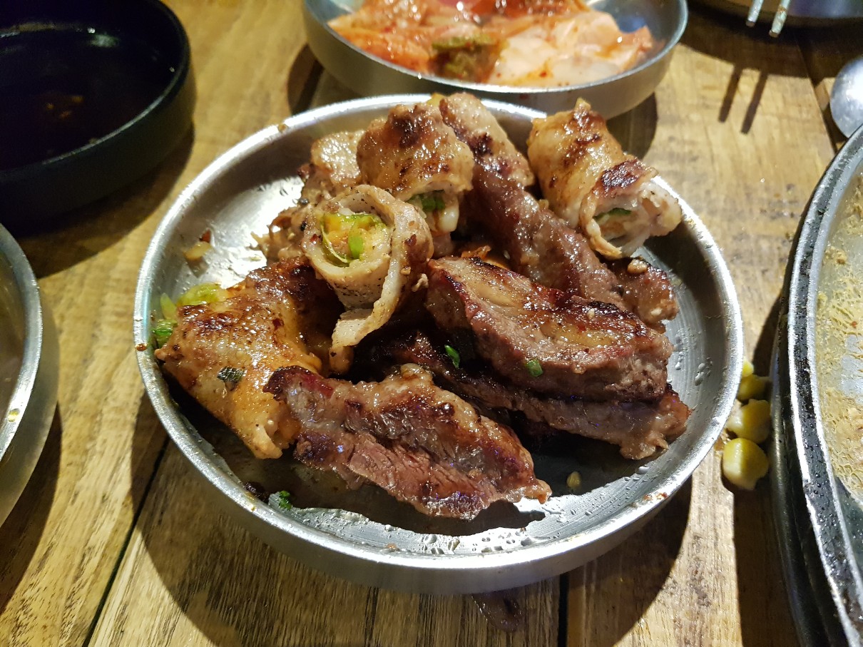 호치민 3군 가성비 고깃집 브로스 비비큐 본점(BROS BBQ 1980s KOREA) - 브로스 삼겹살 김밥 & 양념 소갈비살